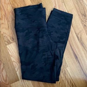 Lululemon crop winder under high rise camo